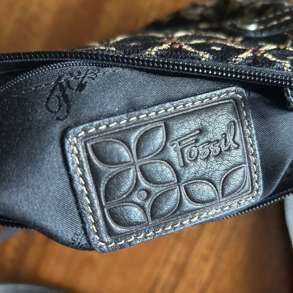 Vintage-Inspired Boho Floral Fossil Crossbody - Picture 10 of 14